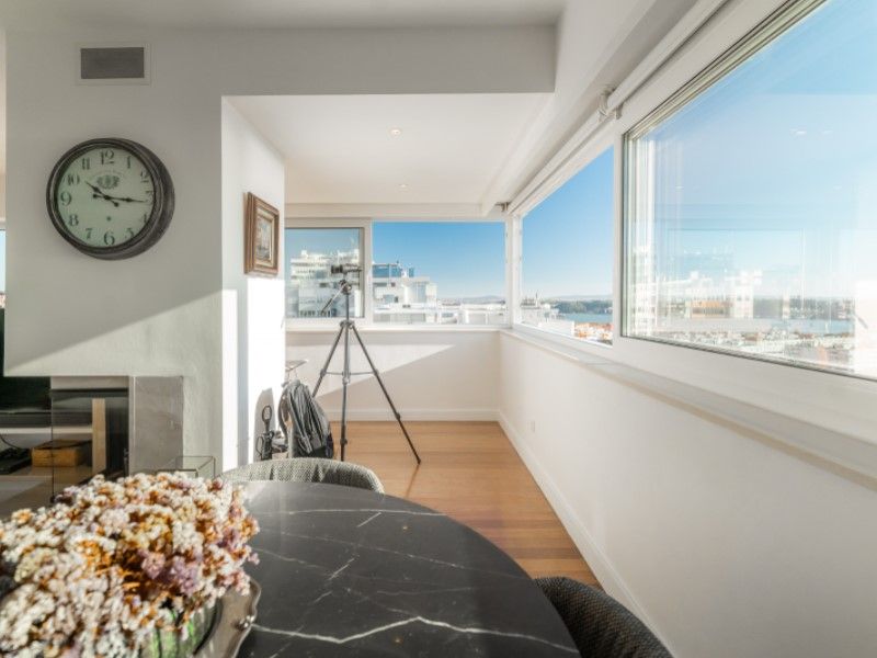 apartment 9 Rooms for sale on Lisboa (1400)