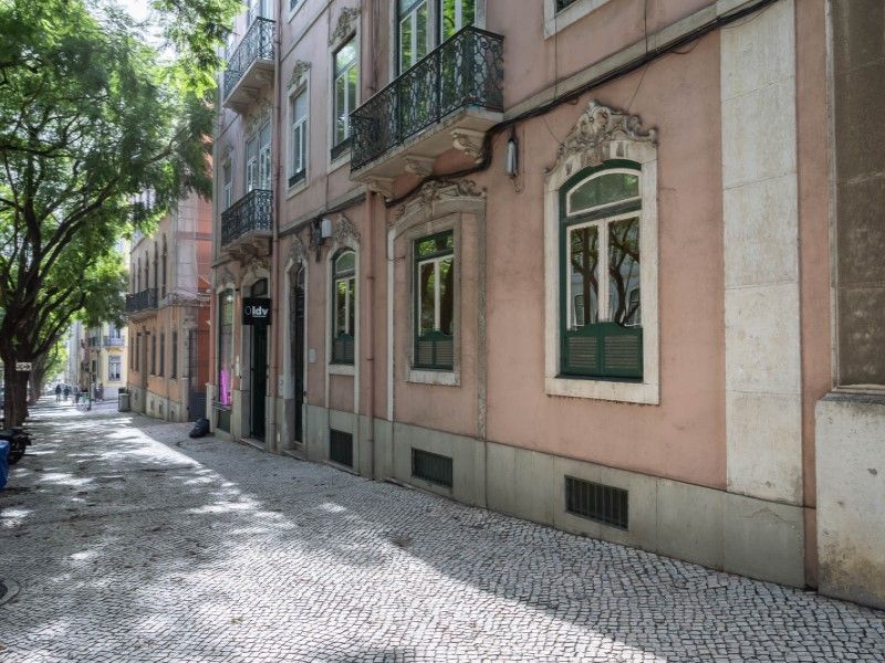 duplex 10 Rooms for sale on Lisboa (1200)