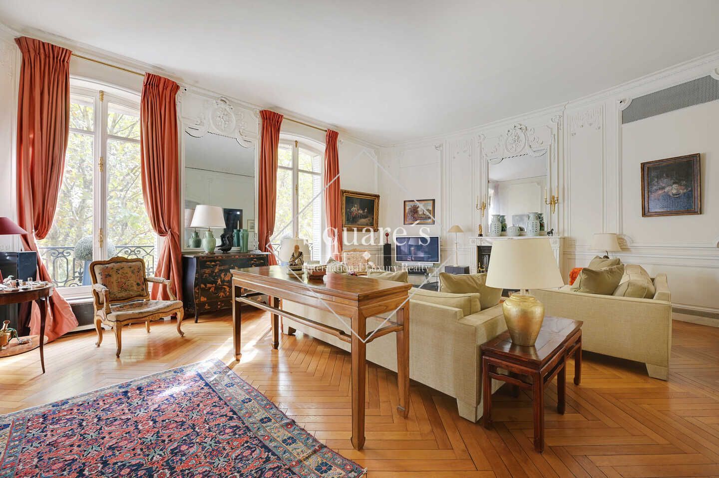 apartment 8 Rooms for sale on Paris 17ème (75017)