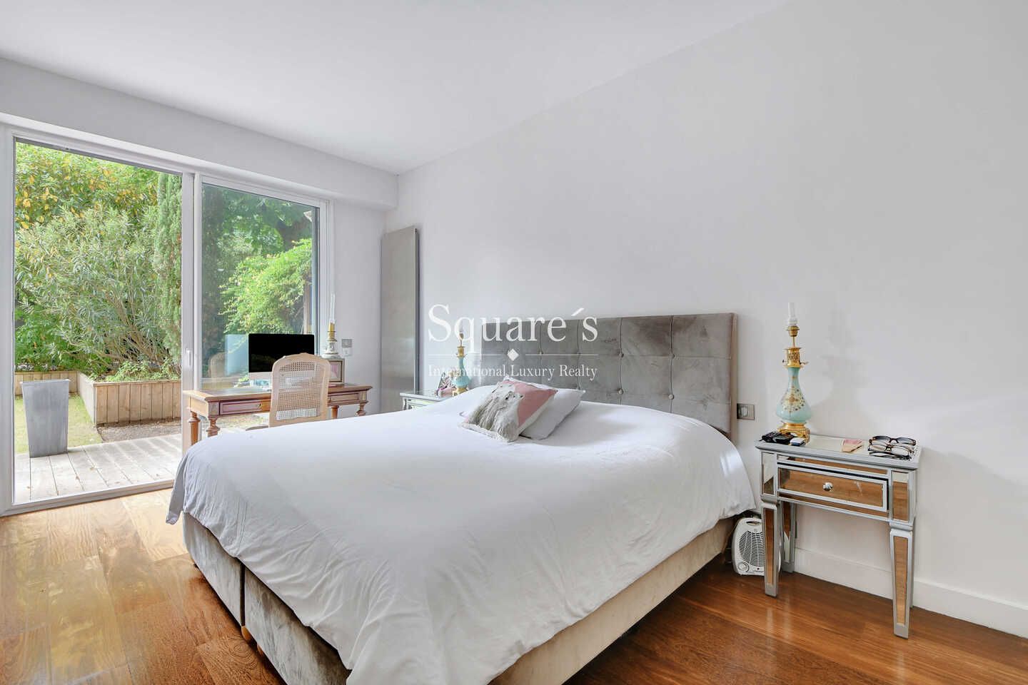 Sale Apartment Neuilly-sur-Seine 5 Rooms 157 m²