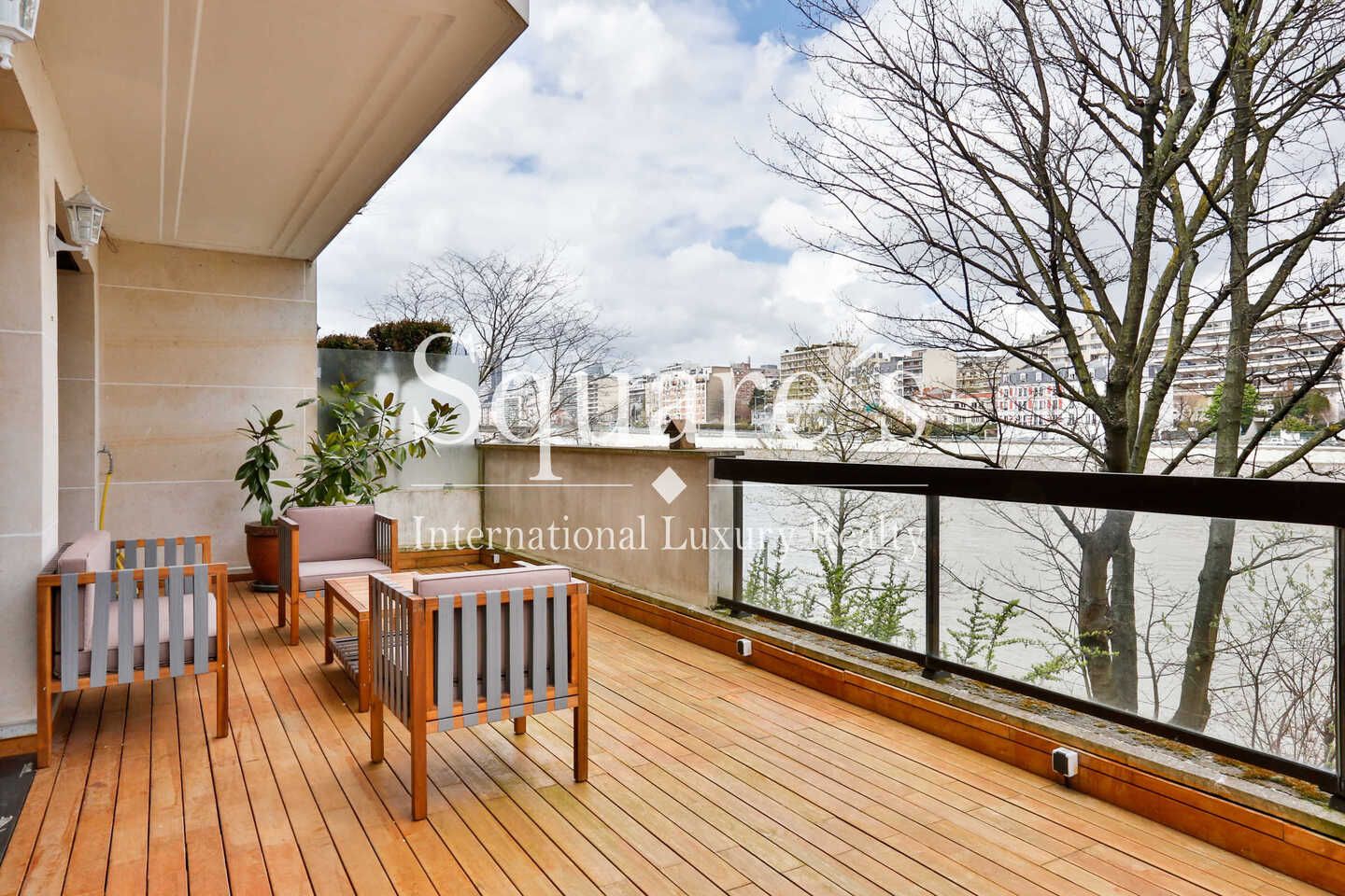 Sale Apartment Neuilly-sur-Seine 6 Rooms 168 m²