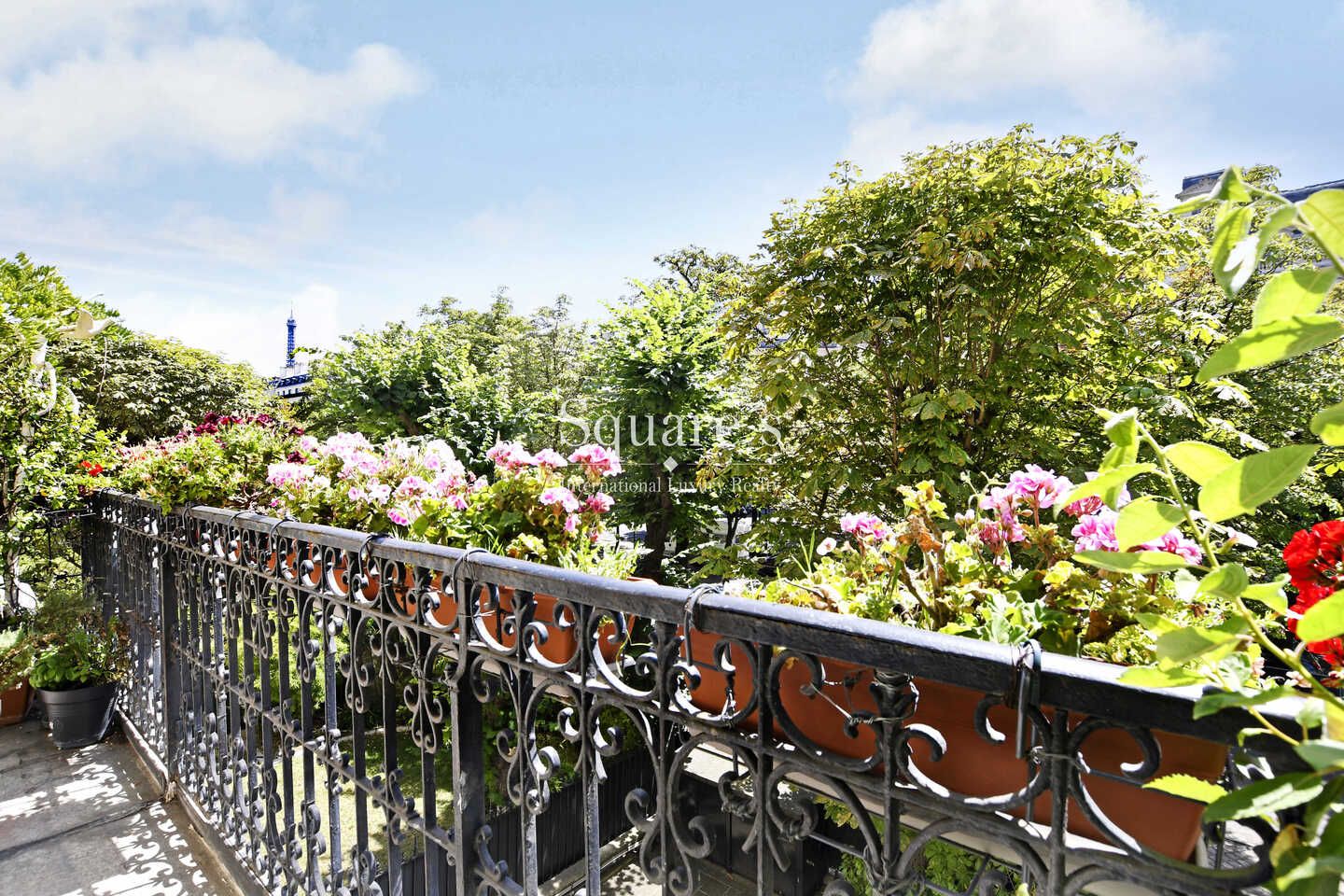 Sale Apartment Paris 16ème 4 Rooms 141 m²