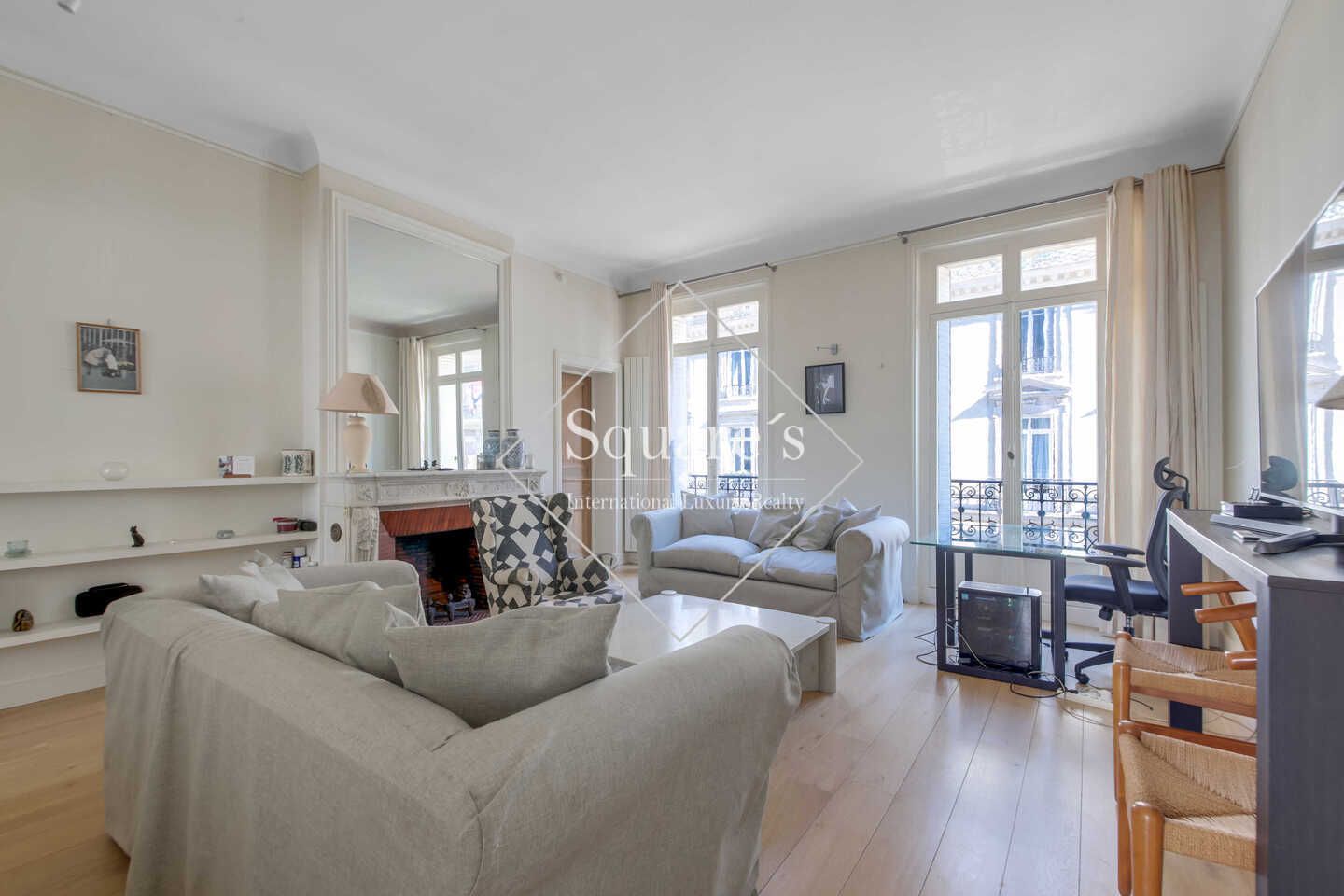 Sale Apartment Paris 16ème 5 Rooms 147 m²