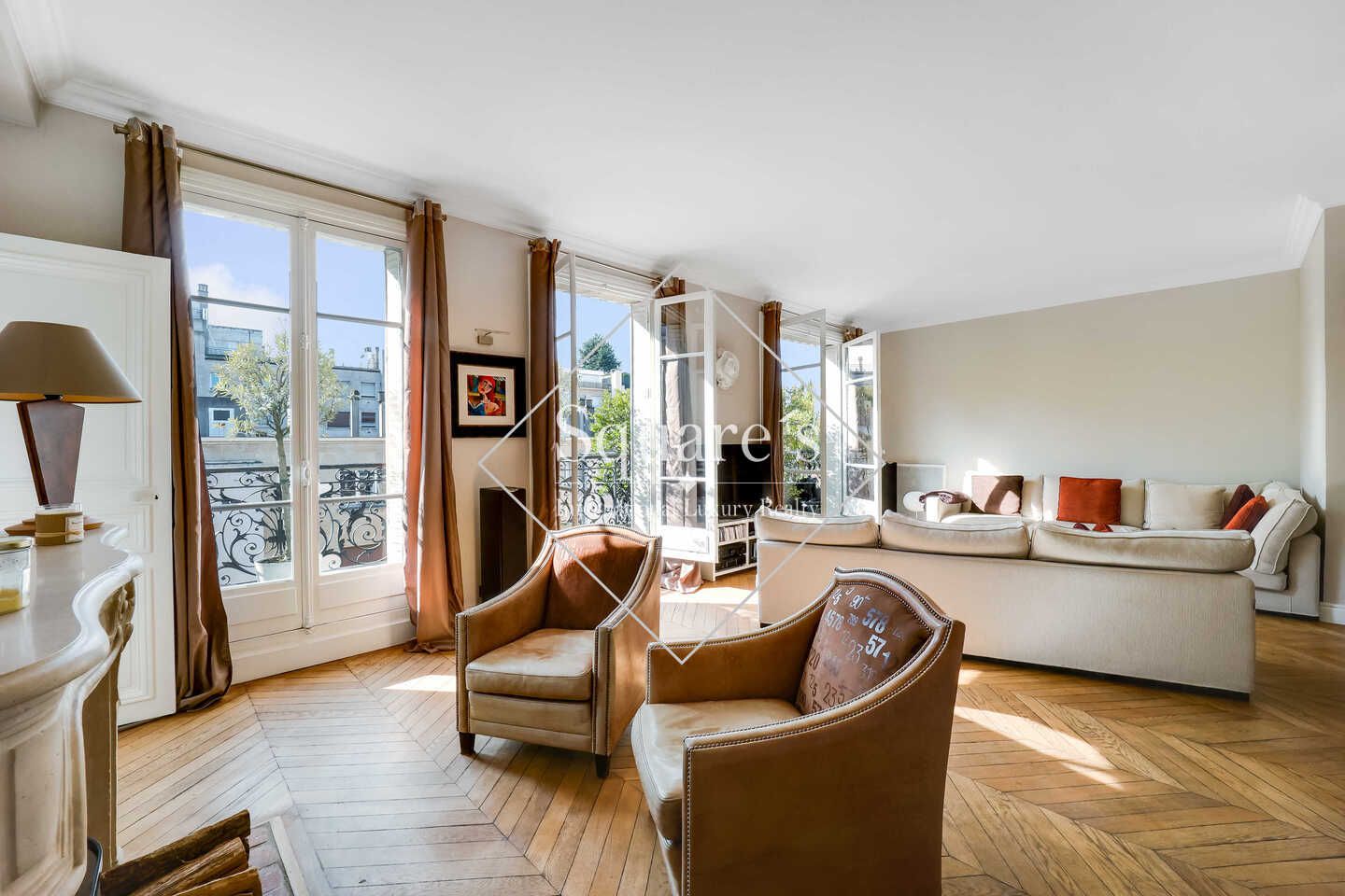 apartment 5 Rooms for sale on Neuilly-sur-Seine (92200)