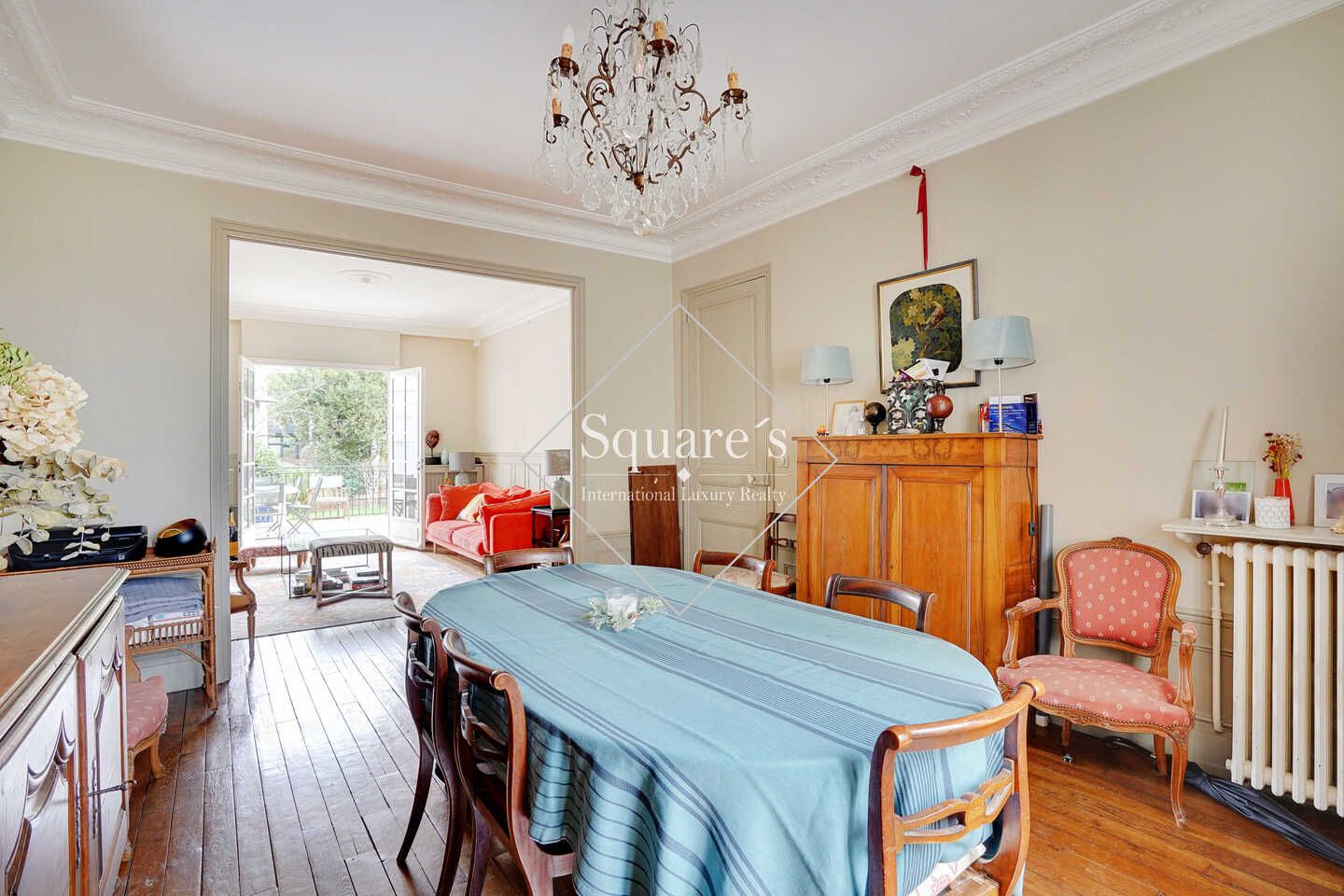 Sale House Asnières 7 Rooms 176 m²