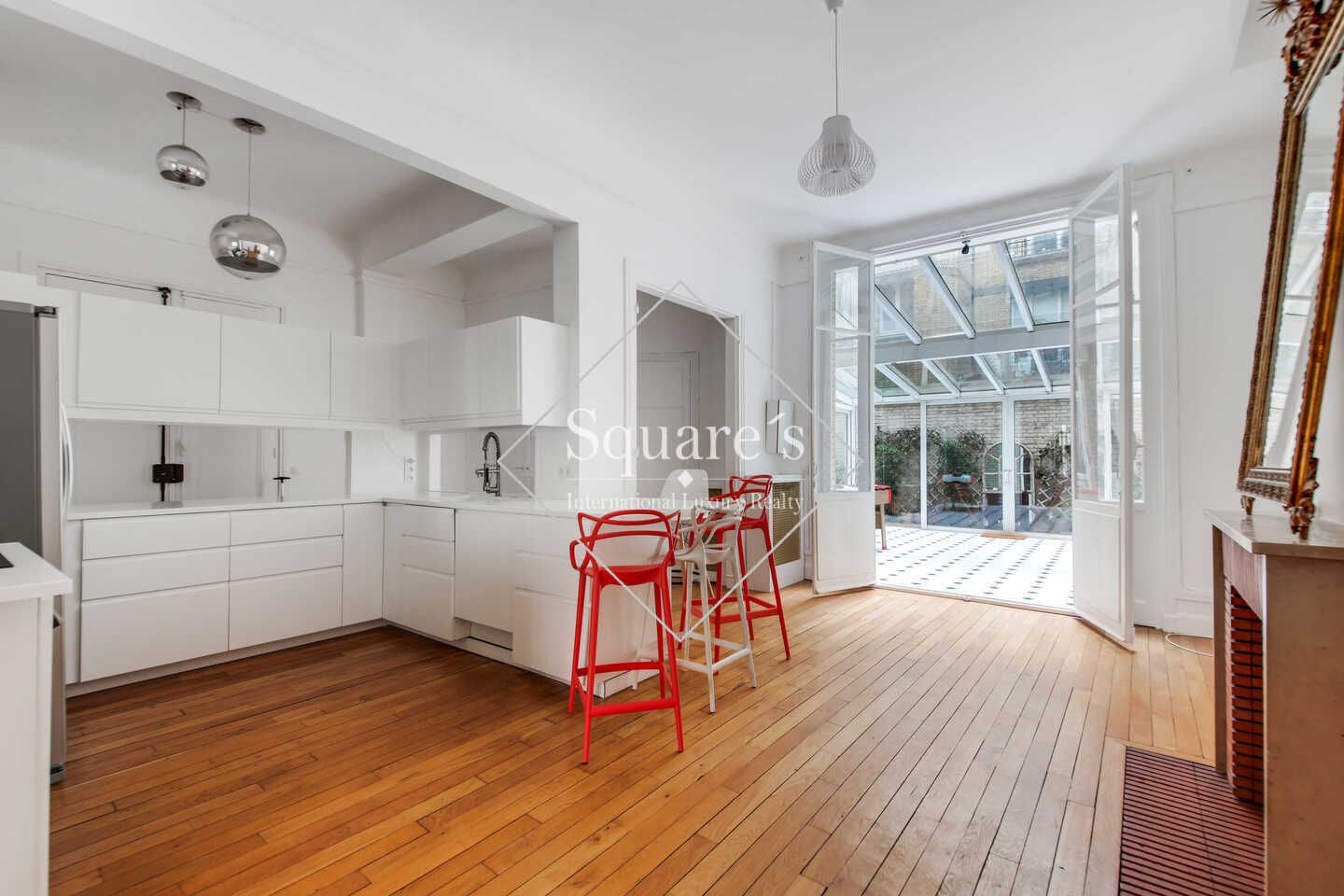 Sale Apartment Paris 16ème 6 Rooms 150 m²