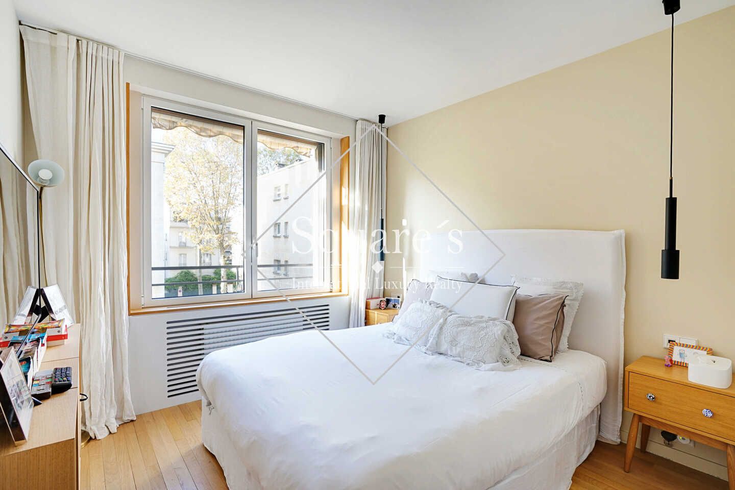 Sale Apartment Neuilly-sur-Seine 5 Rooms 98 m²