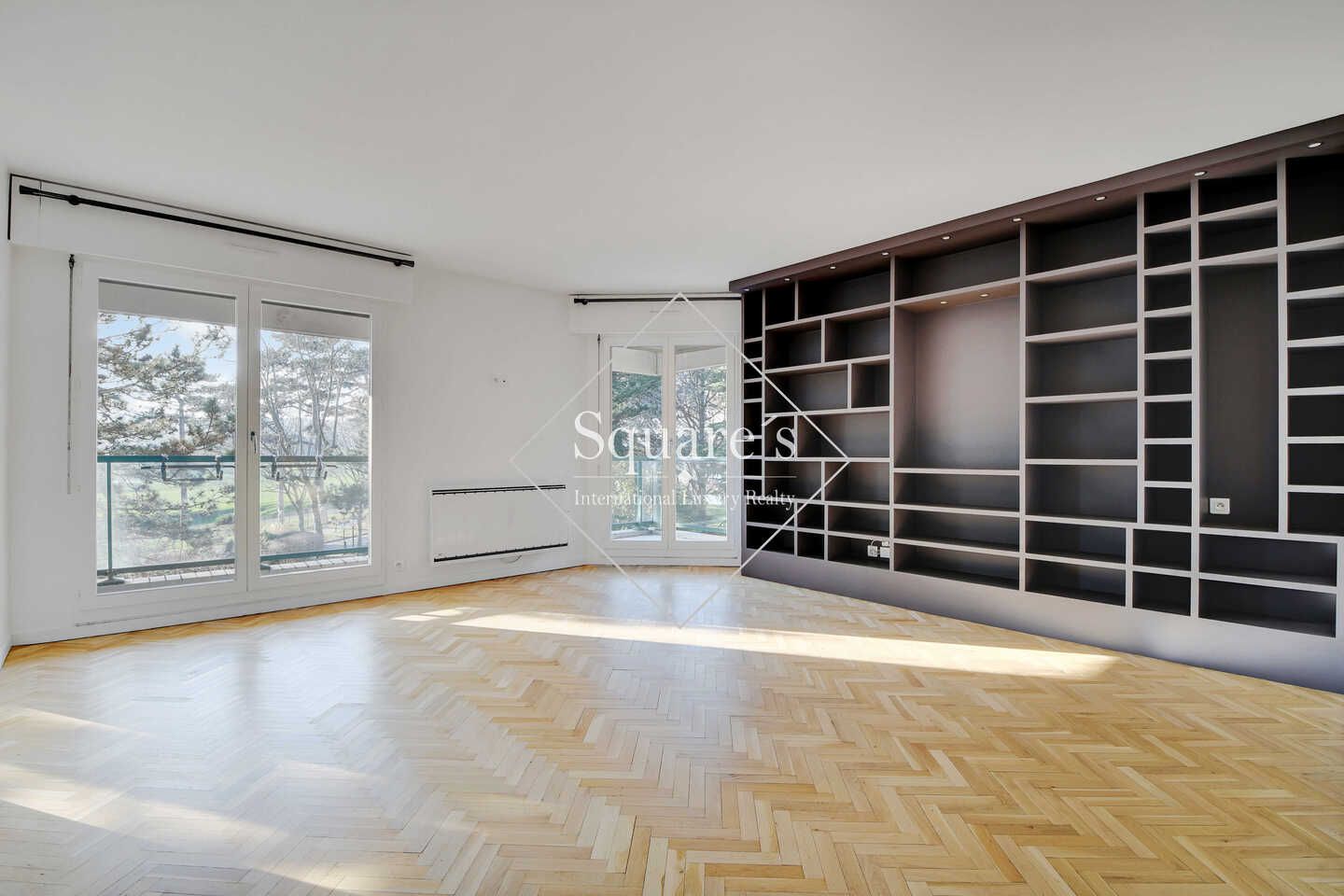 apartment 6 Rooms for sale on Saint-Cloud (92210)