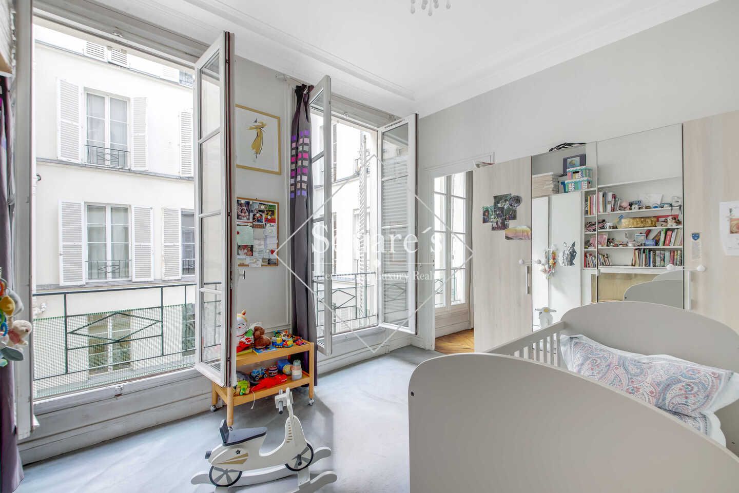 Sale Apartment Paris 9ème 5 Rooms 94 m²