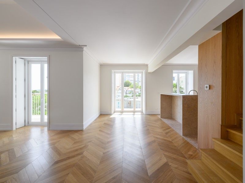 apartment 7 Rooms for sale on Lisboa (1250)