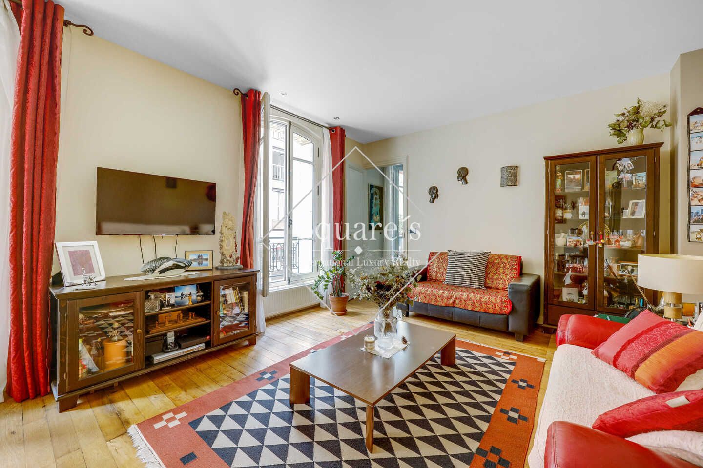 Sale Apartment Paris 18ème 4 Rooms 75 m²