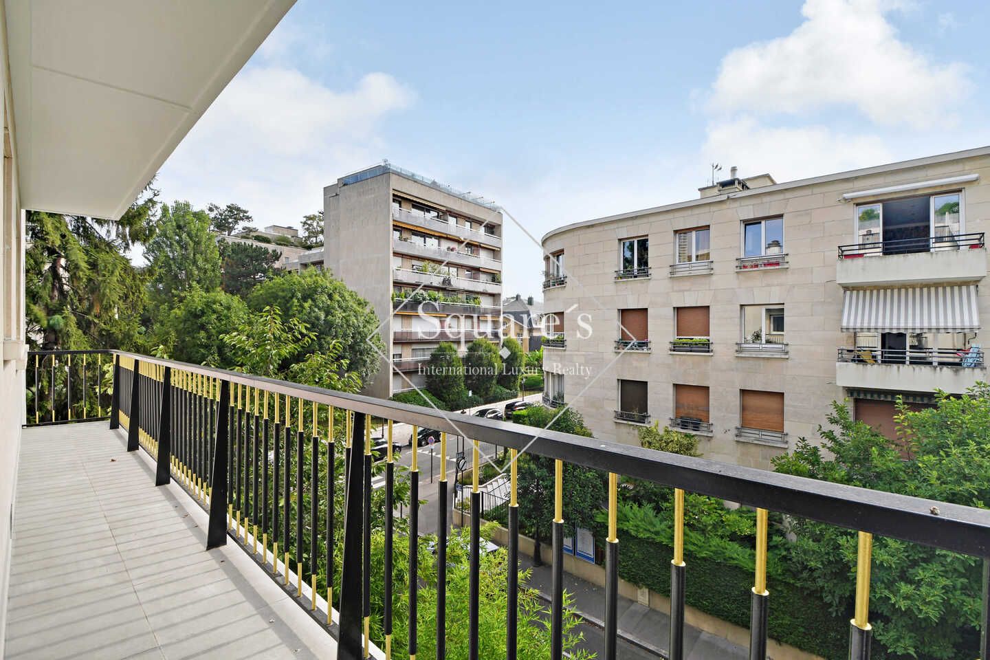 apartment 4 Rooms for sale on Neuilly-sur-Seine (92200)