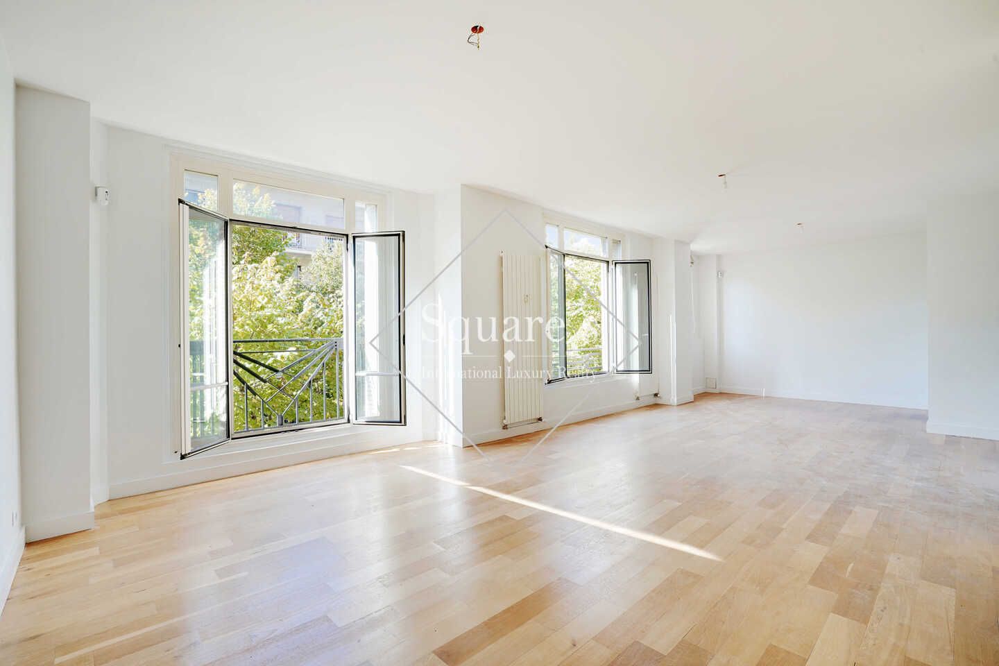 apartment 5 Rooms for sale on Neuilly-sur-Seine (92200)