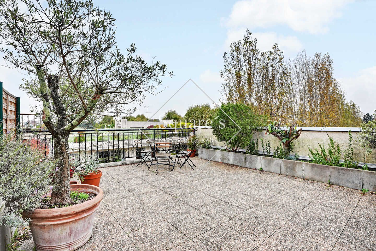 apartment 4 Rooms for sale on Neuilly-sur-Seine (92200)