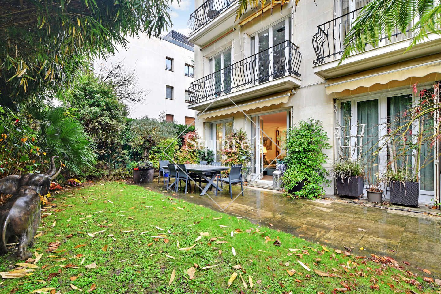 apartment 4 Rooms for sale on Neuilly-sur-Seine (92200)